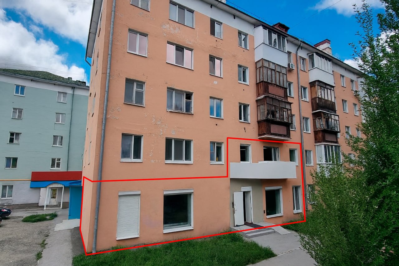 Асб., Фасад